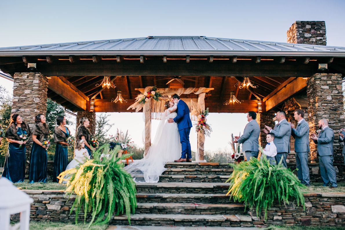 Tennessee Outdoor Wedding Venues - Forest, Lake, & More!