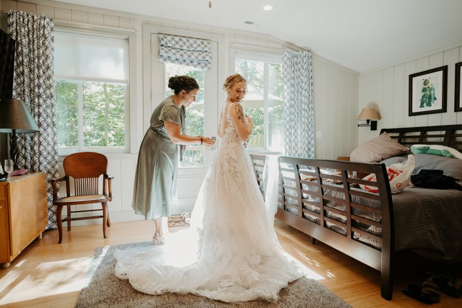 Bride getting ready at Sandy Creek Farms in Tennessee