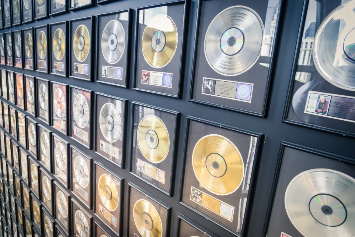 the county music hall of fame in nashville downtown area