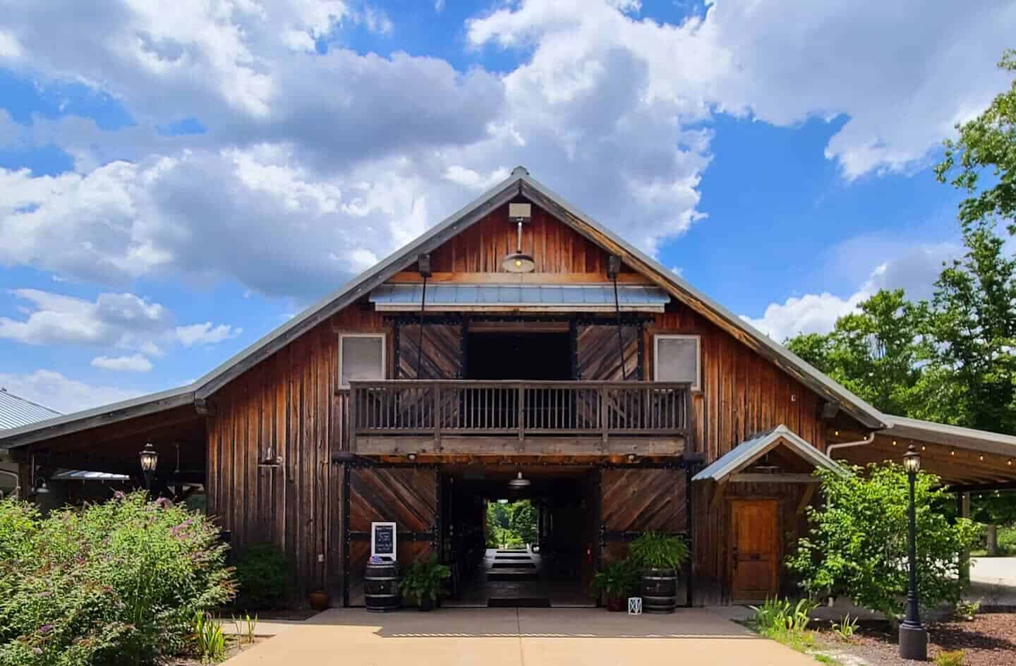 barn wedding venue for a countryside wedding